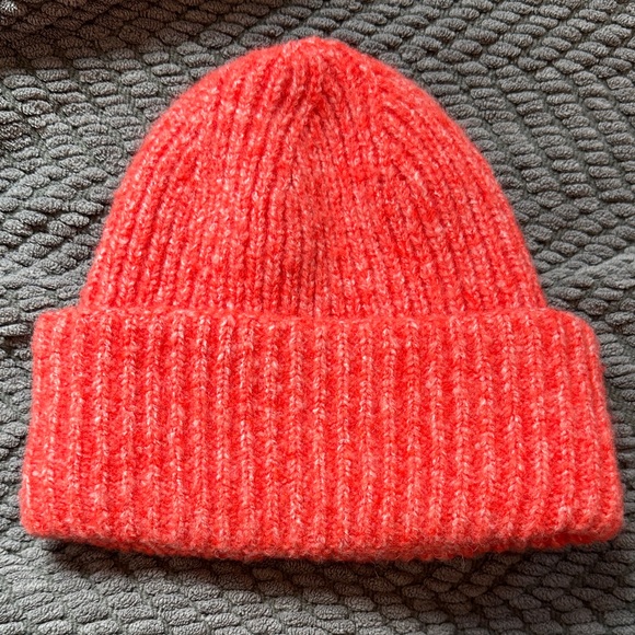 Free People Accessories - Free People Chunky Ribbed Beanie in Coral Red